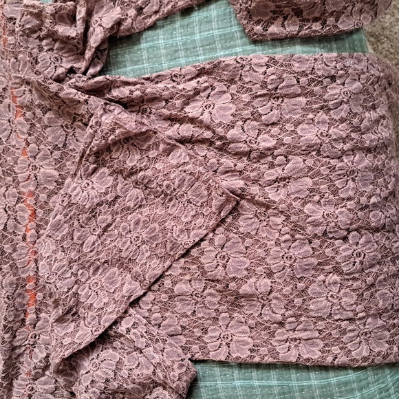 Fitted lacy top - Picture 3 of 3
